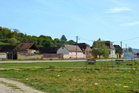 典型的乡村景观和农民住房在布拉迪尼亨多夫亨多夫特兰西瓦尼亚。 该定居点是萨克森殖民者在12世纪中叶建立的