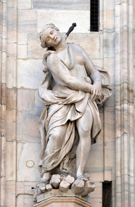 米兰圣玛利亚圣玛利亚大教堂正面的圣像，新生的米兰隆巴迪意大利
