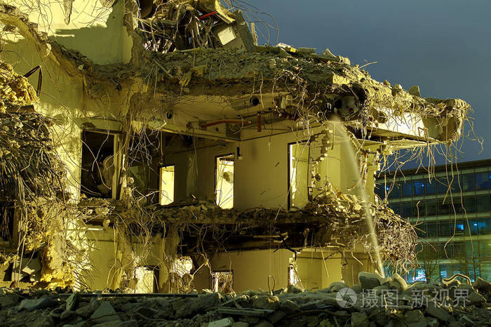 灾难后严重损坏的混凝土建筑.