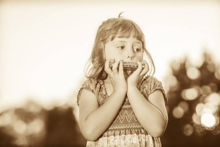 吹口琴图片大全