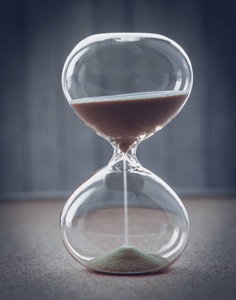 沙漏测量时间在倒计时和钥匙经典厨房建筑室内设计复制空间背景沙漏与