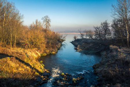 波兰康斯坦金附近的Jezior ka河