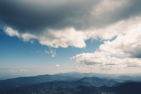 天空和山景景观蓝调