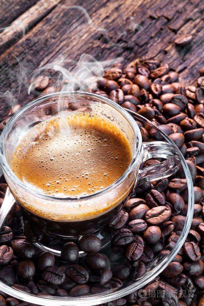 热气腾腾的浓缩咖啡