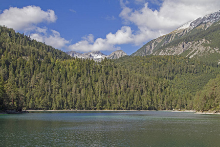 盲人湖是莱奇塔尔阿尔卑斯山和米明格山边界地区的一个山湖，位于蒂罗尔的蕨类植物通行证以北。