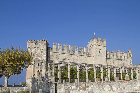 斯凯格城堡是托里德尔贝纳科的地标，建于中世纪，利马尼亚也是柠檬温室建于18世纪。