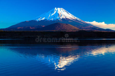 倒像富士山蓝天