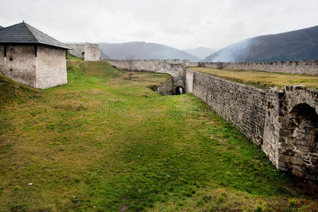 石堡内的旧墙和出口