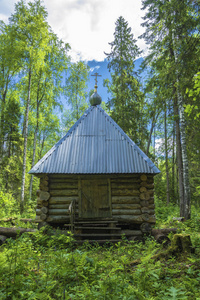 帕斯克瓦皮亚特尼察伟大烈士巴廷克卢奇的圣源，乌哈科沃村，博斯基地区，科斯特罗玛地区，俄罗斯。