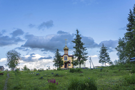礼拜堂上的圣泉，以纪念最神圣的母亲之神加利希区科斯特罗玛地区俄罗斯。