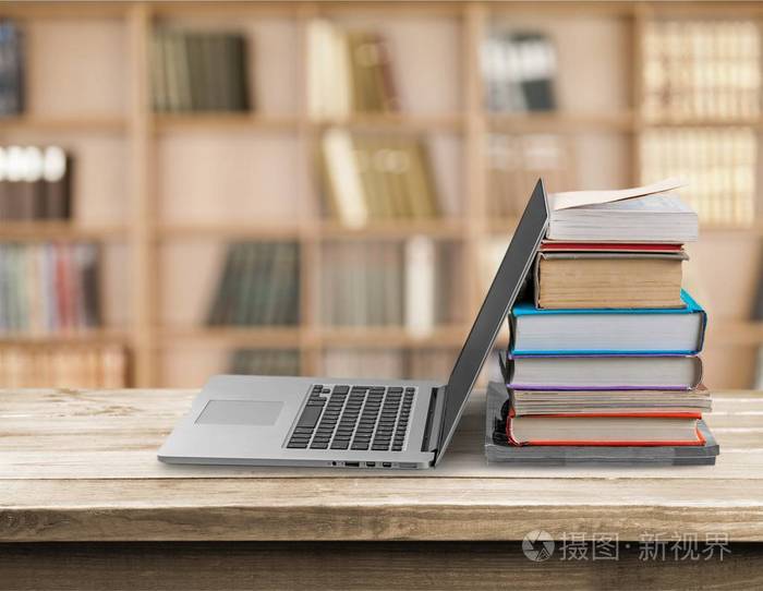 书籍和笔记本电脑的教育和学习背景