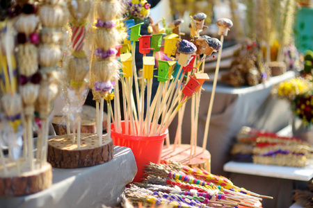 传统的立陶宛复活节棕榈，被称为在维尔纽斯复活节市场上销售的动词