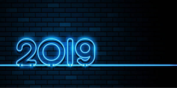 新年快乐2019.在黑暗的墙壁上发光霓虹灯。 问候卡。 五颜六色的设计。 矢量图。