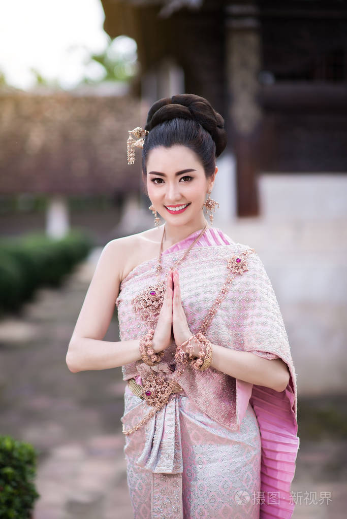 穿着泰国传统服装的美丽泰国女孩.照片-正版商用图片1547an-摄图新视