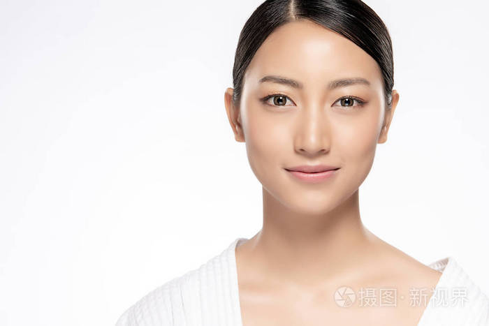 美丽的年轻亚洲女人,干净清新的皮肤外观. 女孩美丽的脸护理.