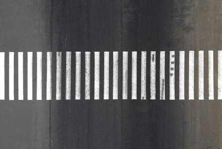 行人人行横道斑马线,没有行人. 上面的风景.照片