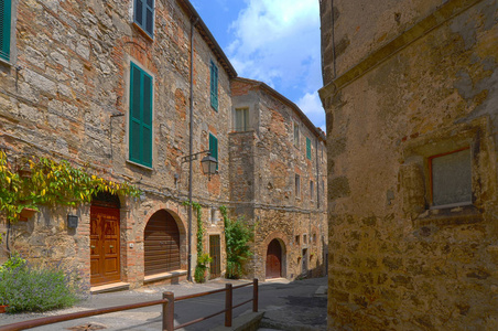 复古风格中世纪意大利城市的建筑,狭窄的街道窗户,有百叶窗,石头刃行