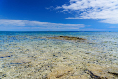 斐济群岛上的绿松石海水