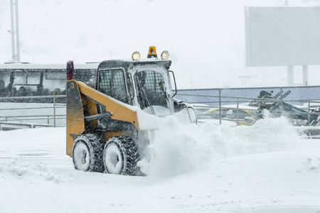 除雪机清洁道路