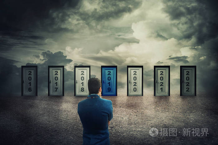 难的决定,观念的人生重要选择,选择活在当下,回到过去或传送到未来.