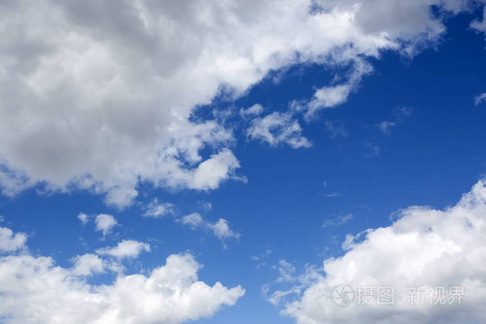 蓝天背景与云视图。 自然照片。