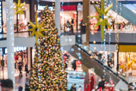 重点城市购物中心与圣诞节装饰寒假情绪概念