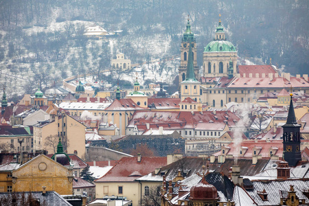 布拉格老城在多雾的白天在冬季, 捷克的看法