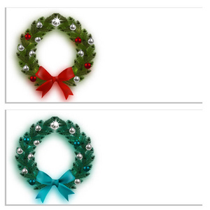 圣诞节, 新年。名片, 卡片, 请柬。绿色和蓝色的云杉分枝的形式, 两个圣诞花圈与球和弓。在白色背景上。插图