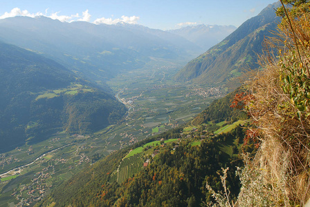 意大利阿尔卑斯山山谷和山脉Texel组的全景，站在索道站Hochmuth梅兰南部蒂罗尔意大利