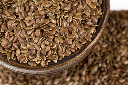 棕色的谷物亚麻是棕色亚麻籽的科学名称.