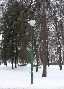 雪地公园里的灯笼