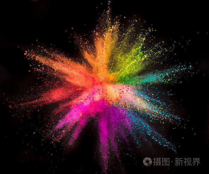 在黑色背景上的彩色的粉末爆炸