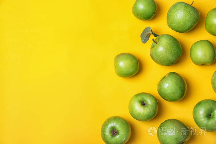 许多多汁的绿色苹果和文字空间的颜色背景顶部视图照片 正版商用图片 摄图新视界