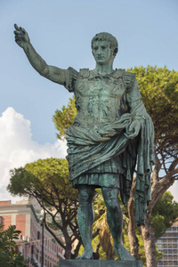 意大利那不勒斯的盖乌斯朱利叶斯凯撒古青铜雕塑