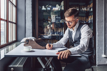 编剧图片-编剧素材-编剧插画-摄图新视界