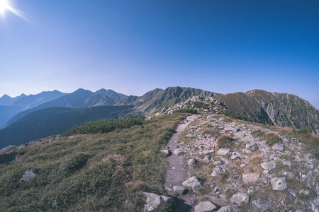 西部喀尔巴阡山，白天晴朗，有纹身，徒步旅行小径