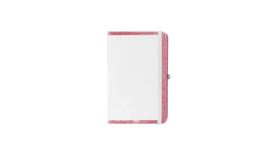 近距离观看时尚皮革PU议程日记笔记本在白色背景。