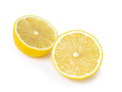 白色背景食品上的新鲜柠檬水果片和健康概念