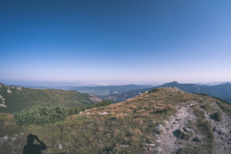 西卡尔巴阡山，白天晴朗，有纹身，徒步旅行小径