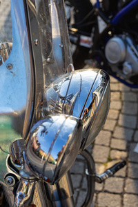 复古美国摩托车直升机品牌在日落黄昏的部分和细节