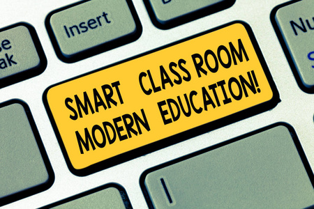 文字写作智能教室现代教育。 学校新技术的商业概念和学习键盘键意向创建计算机消息按键键的想法