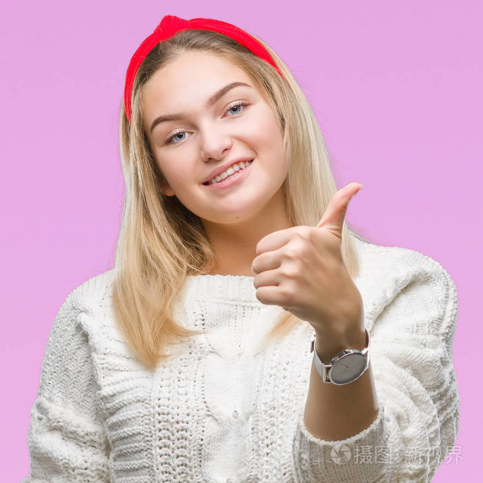 赞许的表情看着相机,显示出成功.