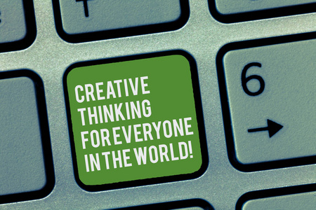 概念手工写作, 为世界上的每个人展示创造性思维。商务照片文本传播创造力给别人键盘意向创建计算机消息键盘的想法