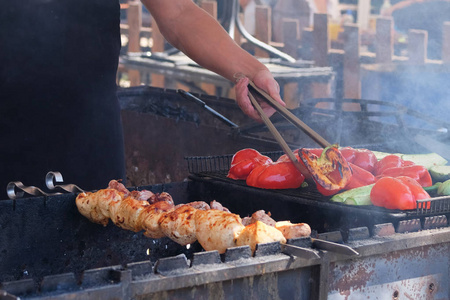 烧烤撒辣椒图片