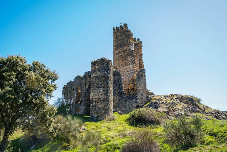 西班牙卡斯蒂利亚里昂的泰耶达塞古拉萨拉曼卡城堡废墟图像