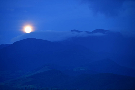 在sunrisethailand山区的美丽风景