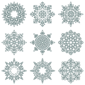 收集艺术冰冷抽象水晶雪花隔离在背景上，作为冬季十二月装饰。 冰霜美丽的星饰