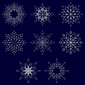 矢量收集艺术冰冷抽象水晶雪花隔离在背景上，作为冬季12月装饰。 冰霜美丽的星饰剪影