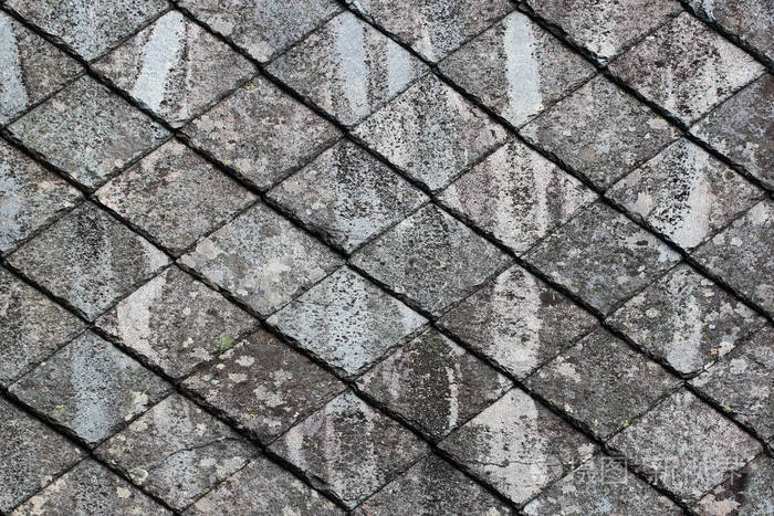 挪威老传统风化石屋顶