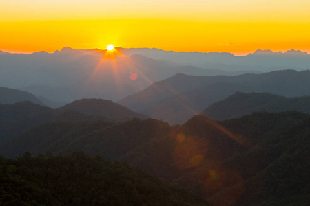 泰国多明观点派梅洪省派日落山景最高山之旅